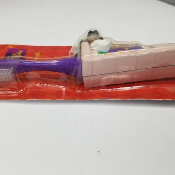 Vintage 1992 Disney's Hunchback of Notre Dame Esmerelda Toothbrush - Picture 4 of 7